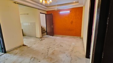 Room in 3.5 BHK Builder Floor at Sector 9 – for Sale