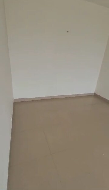 Room in 2 BHK Apartment at Indiabulls Centrum Park, Sector 103 – for Sale
