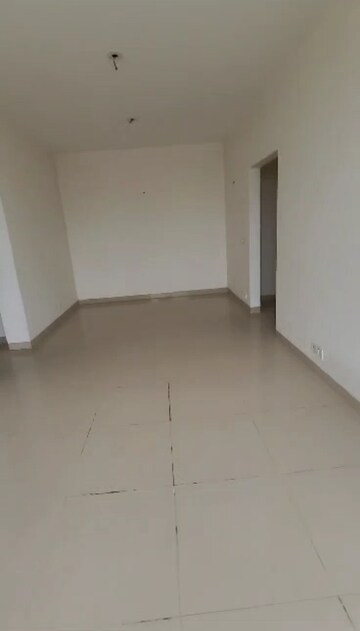 Room in 2 BHK Apartment at Indiabulls Centrum Park, Sector 103 – for Sale