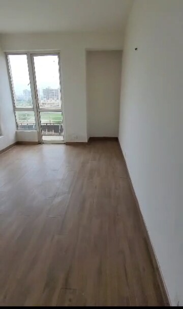 Room in 2 BHK Apartment at Indiabulls Centrum Park, Sector 103 – for Sale