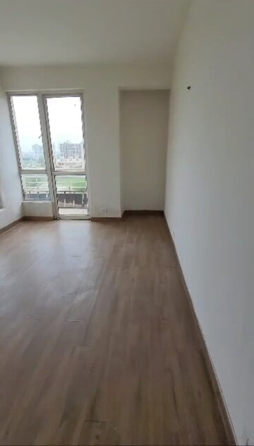 Room in 2 BHK Apartment at Indiabulls Centrum Park, Sector 103 – for Sale