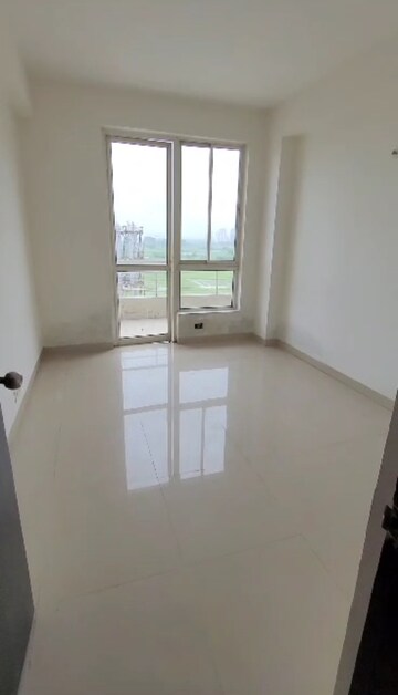 Room in 2 BHK Apartment at Indiabulls Centrum Park, Sector 103 – for Sale