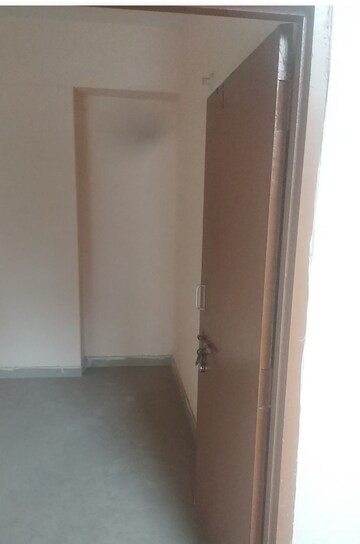 Building Lobby in 1.5 BHK Builder Floor at Sector 48 – for Sale