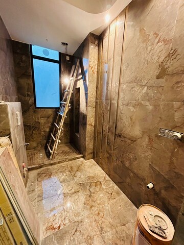 Building Lobby in 3 BHK Builder Floor at Ardee City, Sector 52 – for Sale