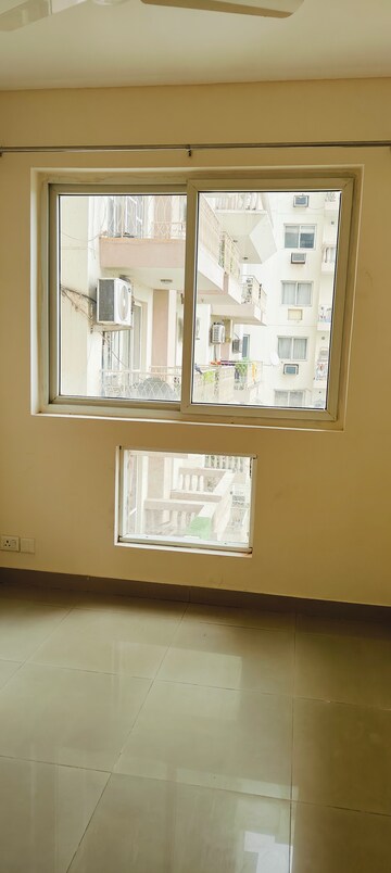Room in 3 BHK Apartment at BPTP Park Prime, Sector 66 – for Sale
