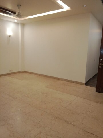 Room in 4 BHK Apartment at DLF Belvedere Towers, Sector 24 – for Sale
