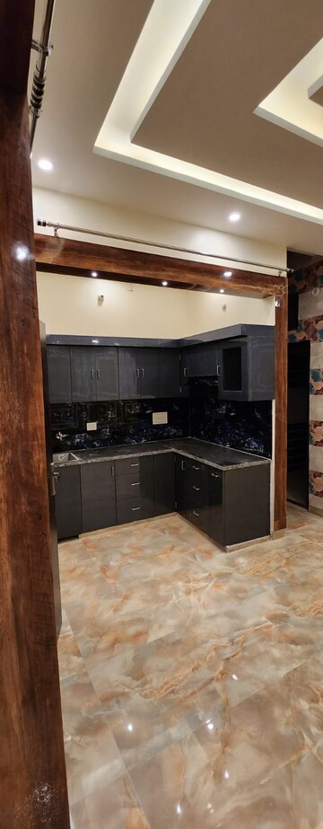 Kitchen in 4 BHK Apartment at DLF Richmond Park, Sector 43 – for Sale