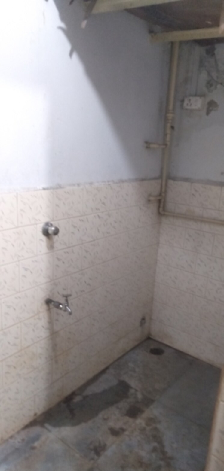 Bathroom, niranjan-apartments-anand-nagar 1 Bedroom 550 Sq.Ft. Apartment In Anand Nagar Pune 7324026