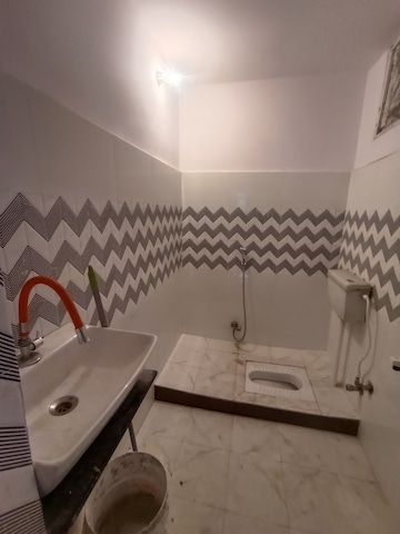 Bathroom in 3 BHK Apartment at Gandhi Maidan – for Sale