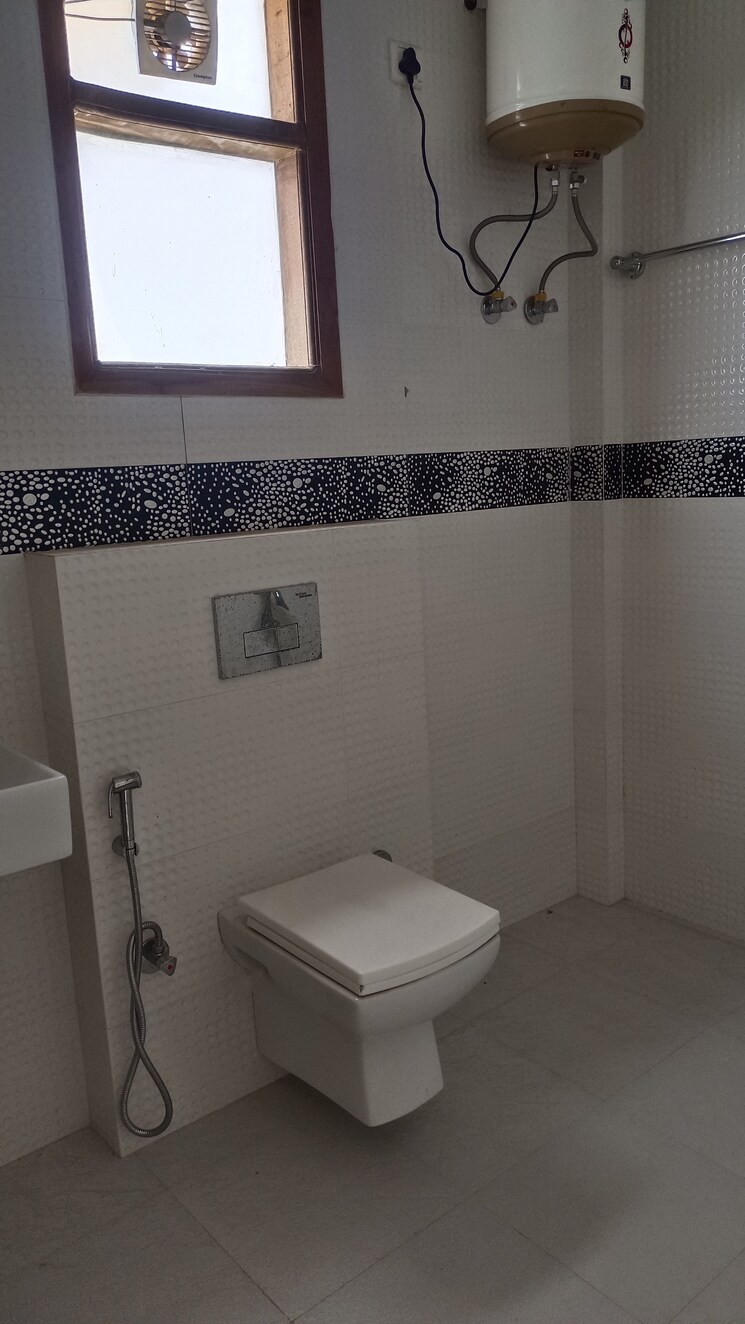 Bathroom, new rajinder nagar 3 Bedroom 1830 Sq.Ft. Builder Floor In New Rajinder Nagar Delhi 7324323