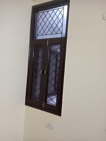 Furnished Amenities in 2 BHK Builder Floor at Smart Lane, Niti Khand – for Sale