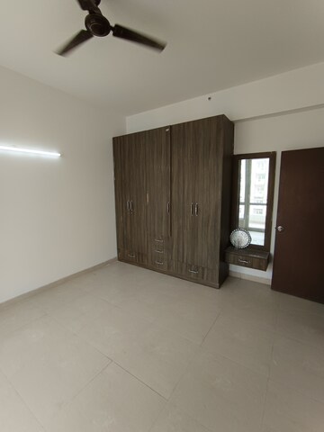 Room in 3.5 BHK Apartment at Indiabulls Centrum Park, Sector 103 – for Sale