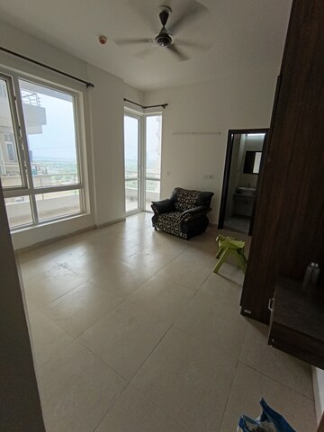 Room in 3.5 BHK Apartment at Indiabulls Centrum Park, Sector 103 – for Sale