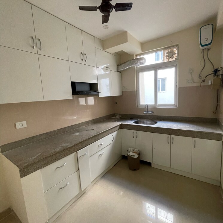 Kitchen, emaar-emerald-floors-premier 3.5 Bedroom 1650 Sq.Ft. Apartment In Sector 65 Gurgaon 7324999