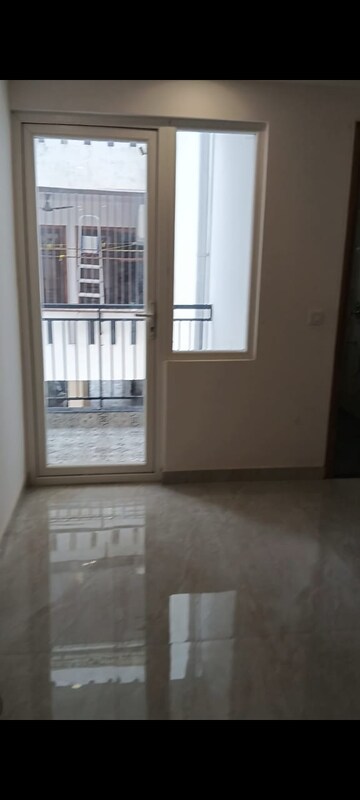 Room in 3 BHK Builder Floor at Fidato Honour Homes, Sector 89 – for Sale
