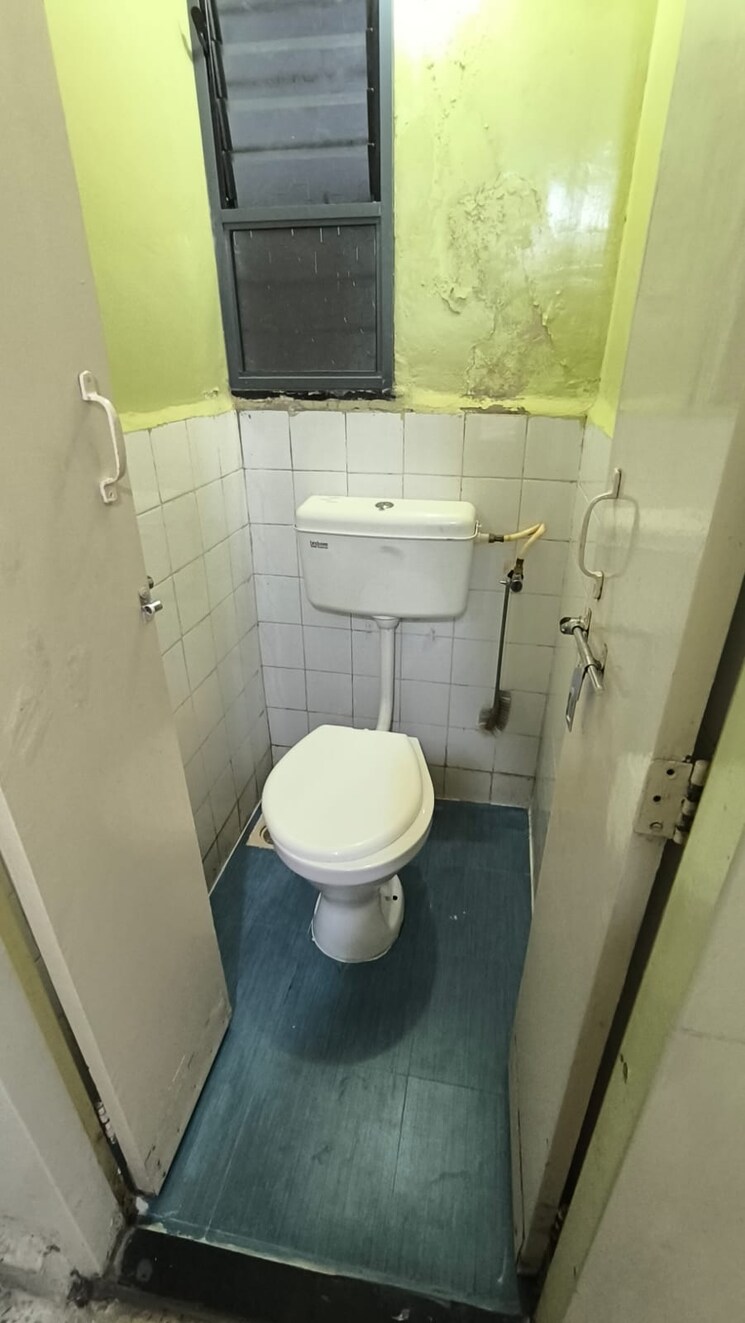 Bathroom, mahesh-society 1 Bedroom 550 Sq.Ft. Apartment In Bibwewadi Pune 7325682