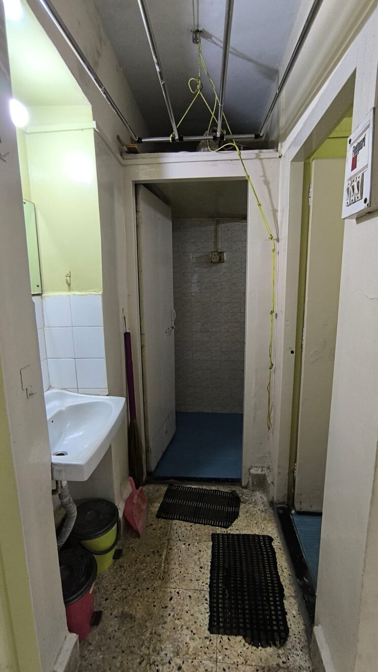 Bathroom, mahesh-society 1 Bedroom 550 Sq.Ft. Apartment In Bibwewadi Pune 7325682