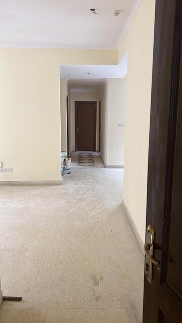 Room in 3 BHK Apartment at Parsvnath Green Ville, Sector 48 – for Sale