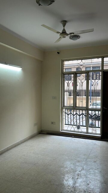 Room in 3 BHK Apartment at Parsvnath Green Ville, Sector 48 – for Sale