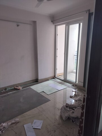 Room in 3 BHK Apartment at Amrapali Leisure Park, Amrapali Leisure Valley – for Sale