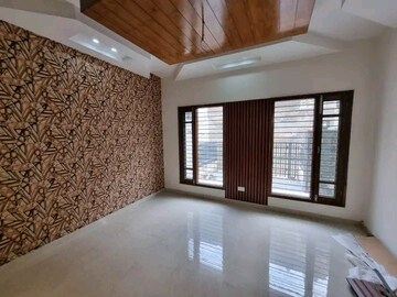 Room in 6 BHK Independent House at Dasmesh Nagar – for Sale