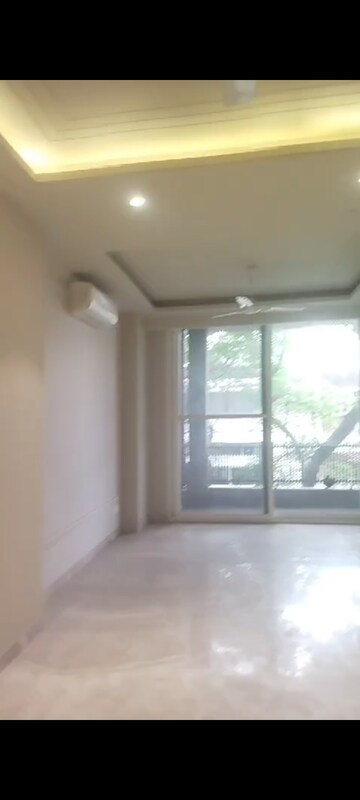 Room in 3 BHK Builder Floor at South Extension I – for Sale