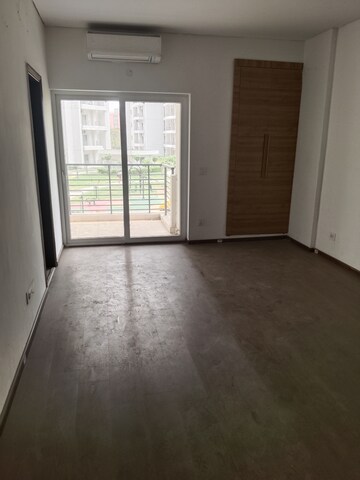 Room in 3 BHK Apartment at Spaze Privy AT4, Sector 84 – for Sale