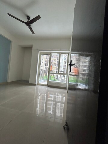 Room in 2 BHK Apartment at Panchsheel Greens II, Sector 16 Greater Noida – for Sale