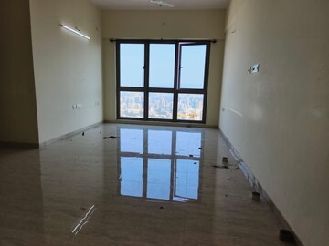 Room in 3 BHK Apartment at Transcon Triumph Tower, Andheri West – for Sale