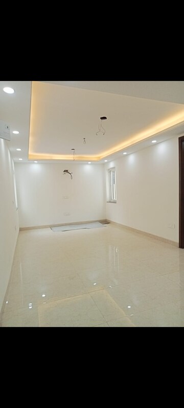 Room in 3 BHK Builder Floor at Saket – for Sale