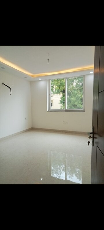 Room in 3 BHK Builder Floor at Saket – for Sale