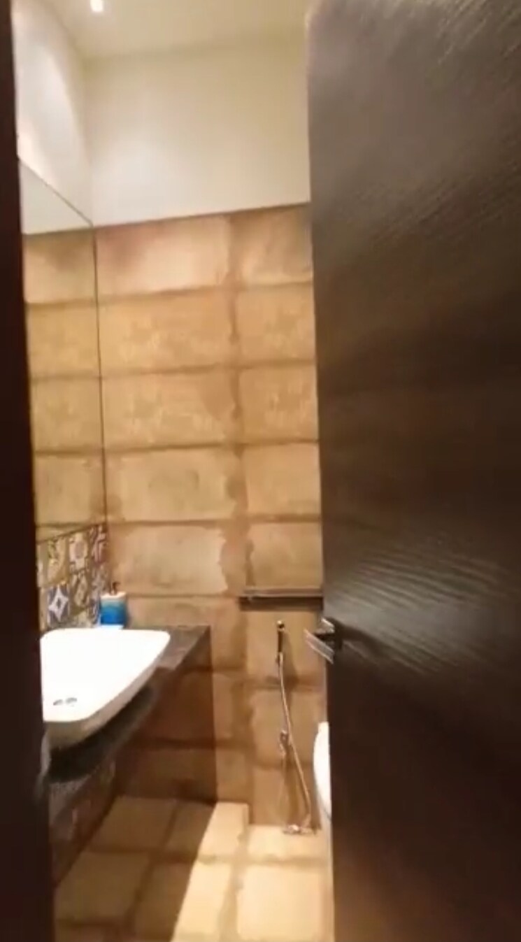 Bathroom, paradise-sai-world-empire 4 Bedroom 3505 Sq.Ft. Builder Floor In Kharghar Navi Mumbai 7327715