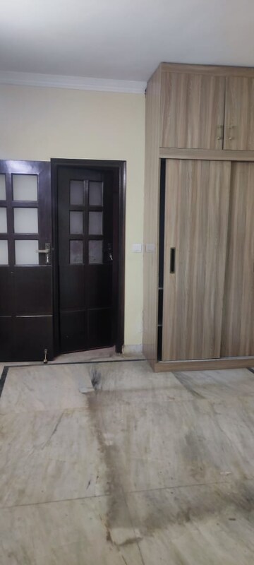 Room in 3 BHK Builder Floor at Sector 48 – for Sale