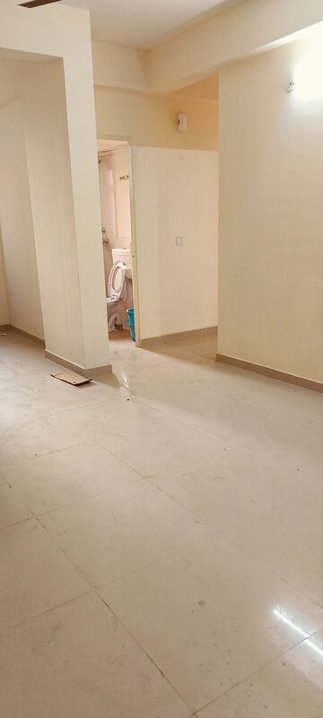 Room in 3 BHK Apartment at Conscient Habitat Residences, Sector 78 – for Sale