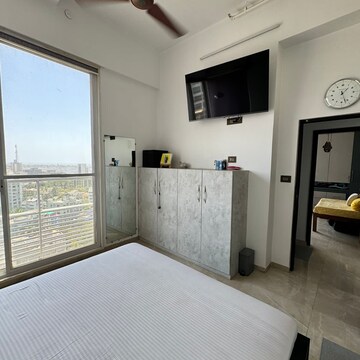 Room in 2 BHK Apartment at Shivaji Park – for Sale