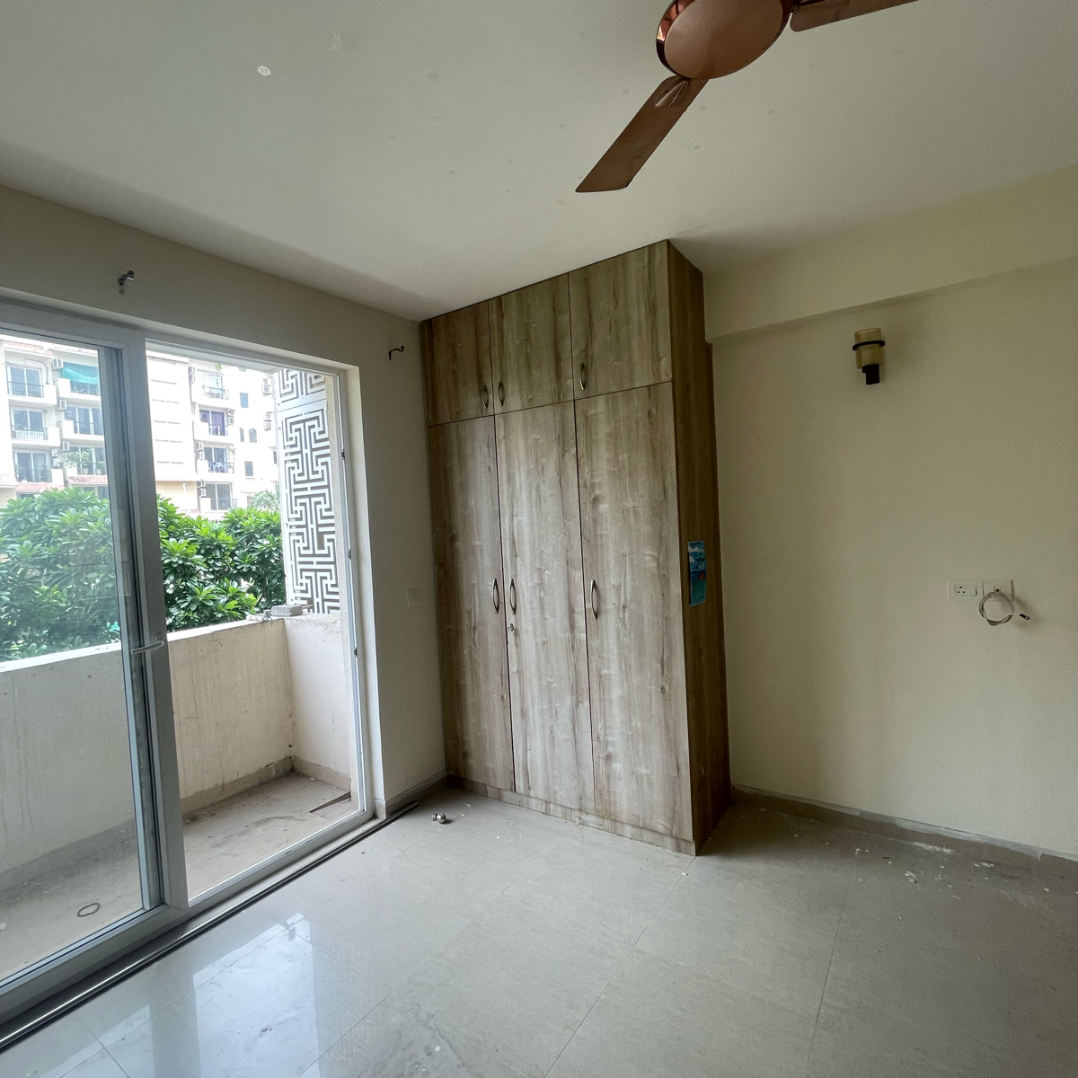3 BHK + Servant Room,Study Room Apartment For Rent in Emaar Emerald Estate