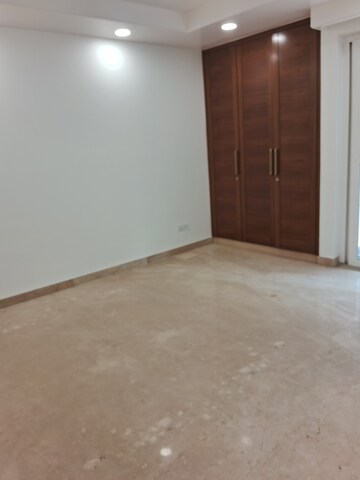 Furnished Amenities in 3 BHK Builder Floor at Defence Colony – for Sale