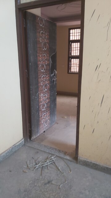 Bedroom in 2.5 BHK Builder Floor at Samaspur Village – for Sale