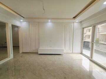 Room in 4 BHK Builder Floor at Green Fields Colony – for Sale