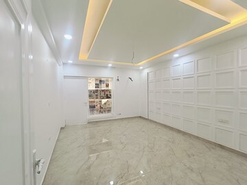 Room in 4 BHK Builder Floor at Green Fields Colony – for Sale