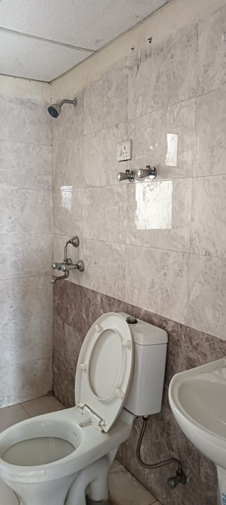 Bathroom, aims-golf-city 2.5 Bedroom 1150 Sq.Ft. Apartment In Sector 75 Noida 7329178