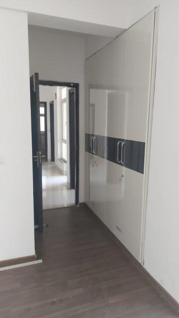 Room in 3 BHK Apartment at BPTP Discovery Park, Sector 80 – for Sale