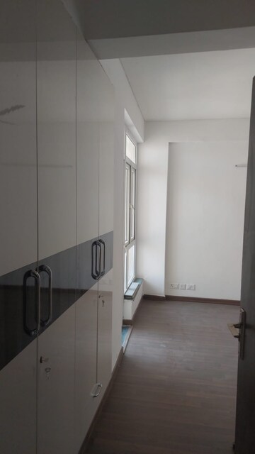Room in 3 BHK Apartment at BPTP Discovery Park, Sector 80 – for Sale
