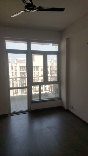 Room in 3 BHK Apartment at BPTP Discovery Park, Sector 80 – for Sale
