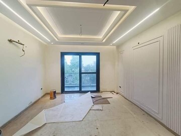 Room in 3 BHK Builder Floor at Sainik Colony – for Sale