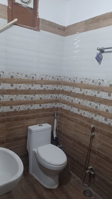 Bathroom in 6 BHK Independent House at Gomti Nagar – for Sale