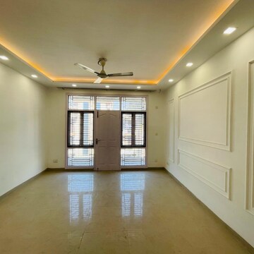 Room in 2 BHK Builder Floor at Sector 57 – for Sale