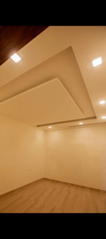 Room in 3 BHK Builder Floor at BPTP District Phase 2, Sector 84 – for Sale