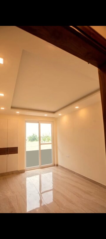 Room in 3 BHK Builder Floor at BPTP District Phase 2, Sector 84 – for Sale
