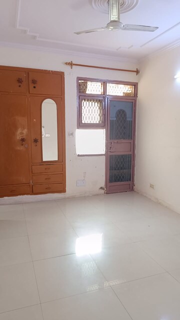 Room in 2.5 BHK Apartment at Sector 23 Dwarka – for Sale